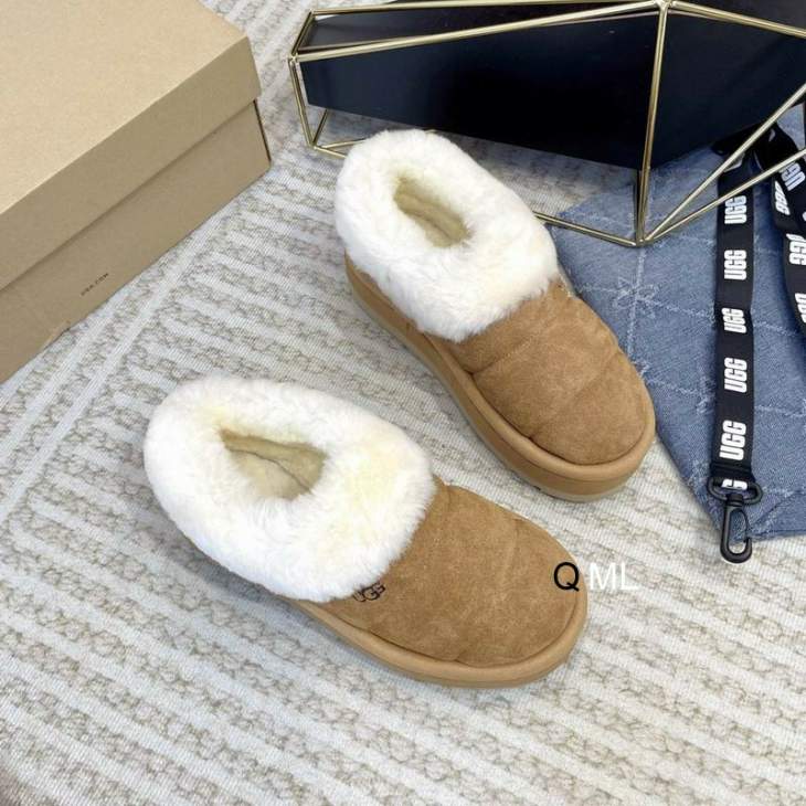 Picture of UGG Slippers _SKUUGGcoloursz35-40ML1101103